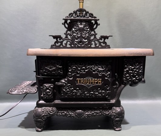 TRIUMPH CAST IRON STOVE LAMP (1 of 6)