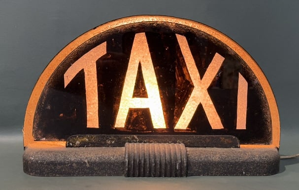 VINTAGE ILLUMINATED TAXI ROOF SIGN: WORKING CONDITION - 13" X 7-1/2" X 5-1/2"