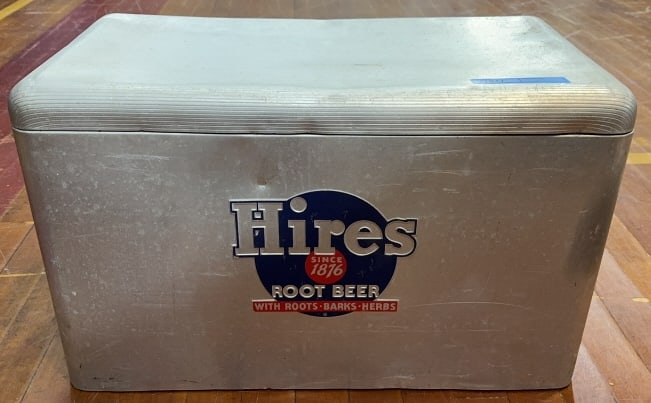 VINTAGE HIRES ROOT BEER ALUMINUM PICNIC COOLER (1 of 4)