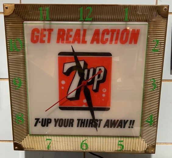 VINTAGE 7-UP LIGHTED "GET REAL" ADVERTISING CLOCK (1 of 5)