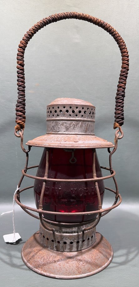 DIETZ NEW YORK CENTRAL LANTERN W/ RED GLOBE (1 of 5)