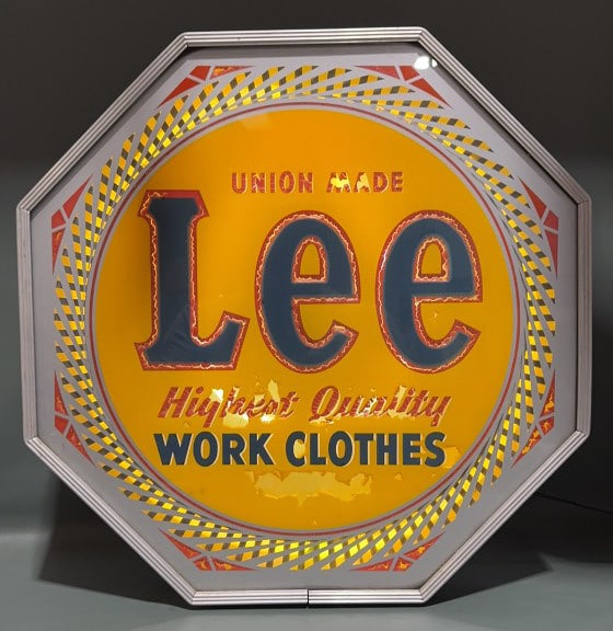 VINTAGE LEE LIGHTED & ROTATING ADVERTISING SIGN: WORKING CONDITION 18-1/4" X 18-1/4" X 7" DEEP