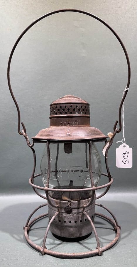ANTIQUE D. L. & W RAILROAD ARMSPEAR LANTERN (1 of 5)