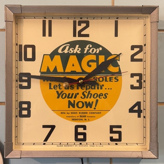 VINTAGE MAGIC SHOE RUBBER ADVERTISING CLOCK (1 of 3)