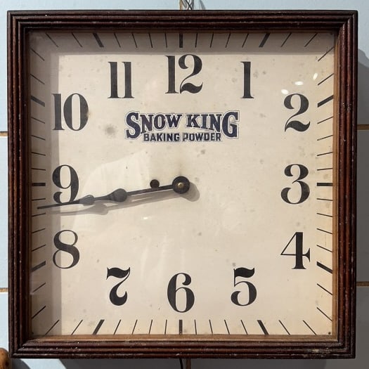 SNOW KING BAKING POWDER ADVERTISING CLOCK (1 of 2)