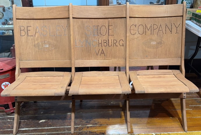 BEASLEY SHOE COMPANY FOLDING ADVERTISING BENCH (1 of 6)