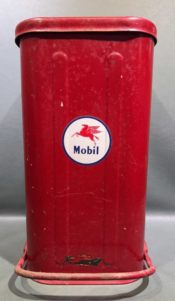 VINTAGE RED METAL OIL TIN TRASHCAN (1 of 4)