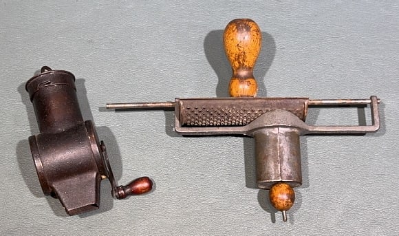 2 ANTIQUE NUTMEG GRINDERS (1 of 3)