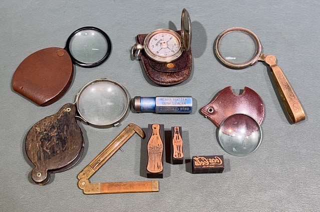VINTAGE MAGNIFYING GLASSES, TOOL, & ADVERTISING (1 of 4)