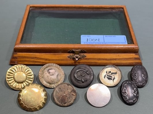 OAK COUNTERTOP SHOWCASE W/ 9 BRIDLE ROSETTES (1 of 5)
