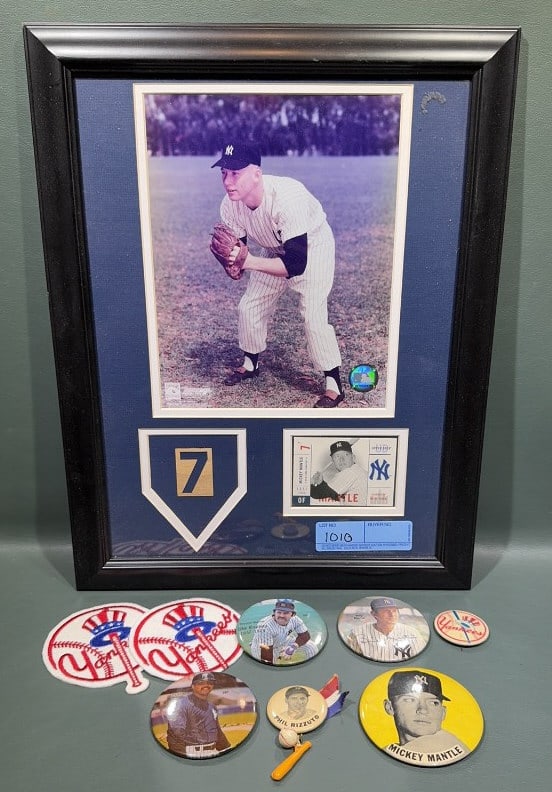 FRAMED MICKEY MANTLE LOT & YANKEE BASEBALL BUTTONS (1 of 4)