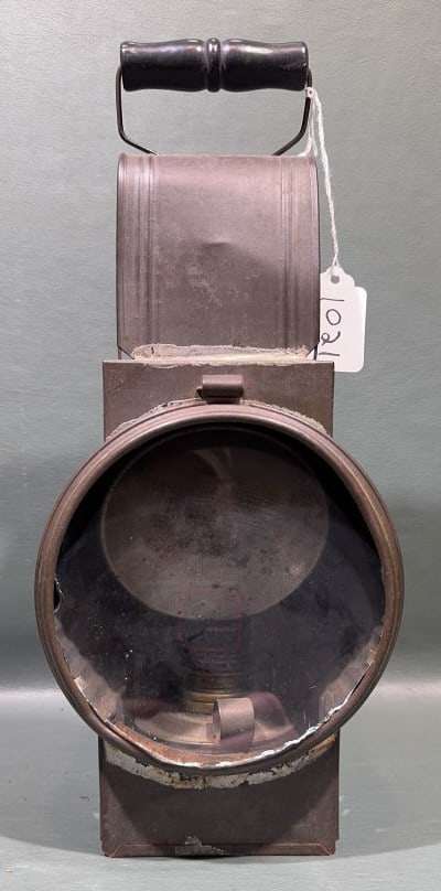 ANTIQUE OIL LANTERN (1 of 4)