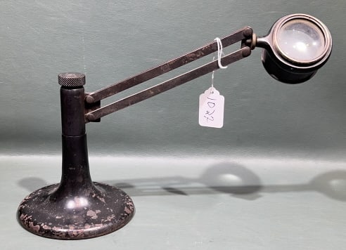 VINTAGE INDUSTRIAL TABLE TOP MAGNIFYING GLASS: 13" X 9"