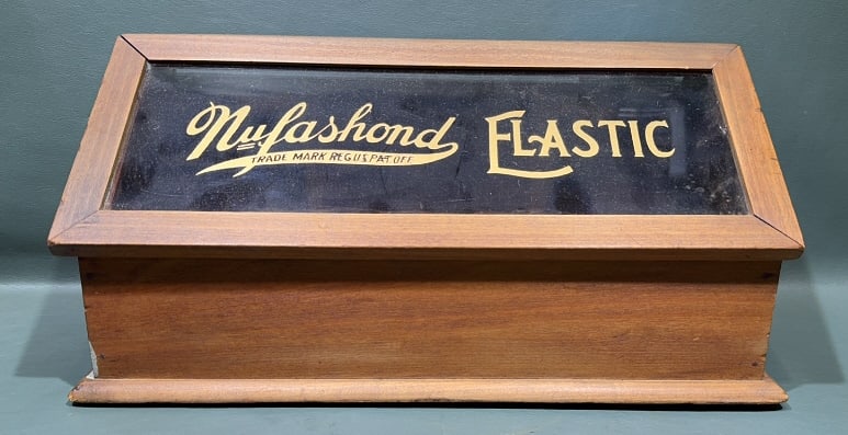 NUFASHOND ELASTIC COUNTER TOP DISPLAY CASE (1 of 4)