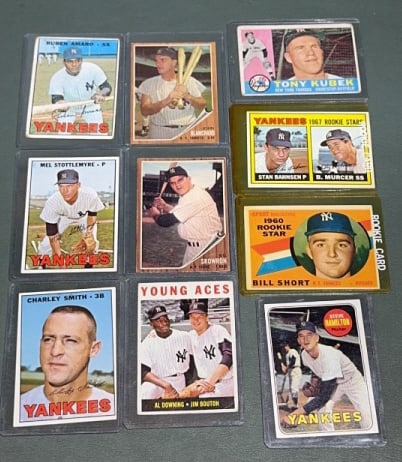 COLLECTION OF VINTAGE BASEBALL CARDS: ~