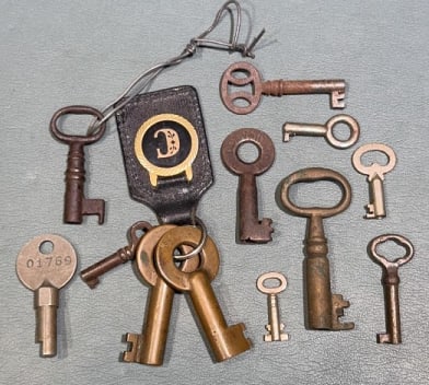 COLLECTION OF VARIOUS RAILROAD KEYS & SKELETON KEYS (1 of 3)