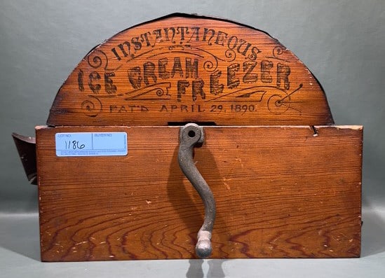 INSTANTANEOUS HAND-CRANK ICE CREAM FREEZER (1 of 4)
