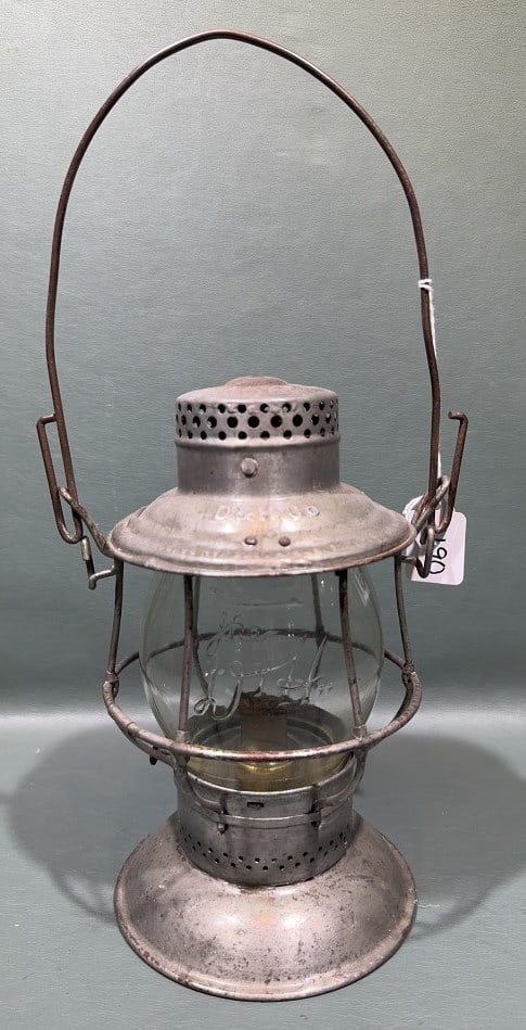 ADLAKE D & H RAILROAD LANTERN W/ GLOBE (1 of 4)