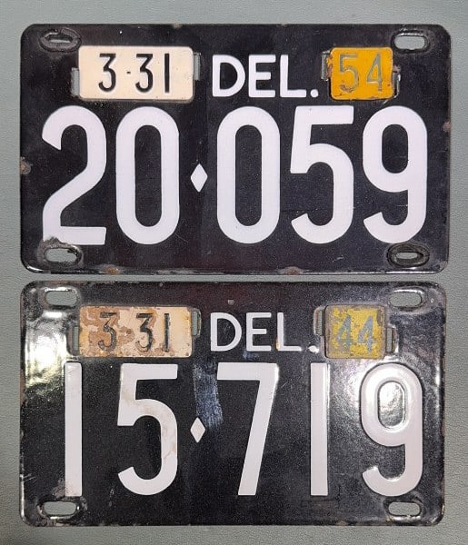 2 EARLY DELAWARE PORCELAIN LICENSE PLATES: 15-719 & 20-059 TAGS ARE NOT LIVE 9-1/2" X 5-1/2"