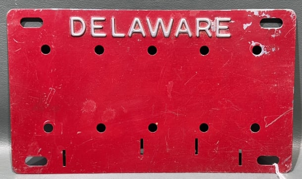 EARLY DELAWARE EMERGENCY VEHICLE LICENSE PLATE (1 of 2)