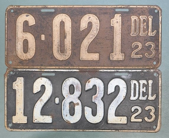 TWO 1923 DELAWARE LICENSE PLATES (1 of 2)