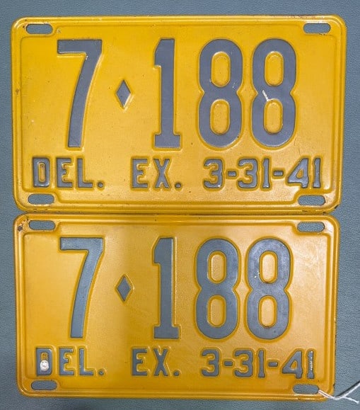 PAIR OF 1941 DELAWARE 7188 TAGS (1 of 2)