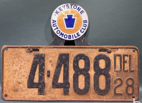 1928 DELAWARE TAG W/ KEYSTONE TAG TOPPER (1 of 3)