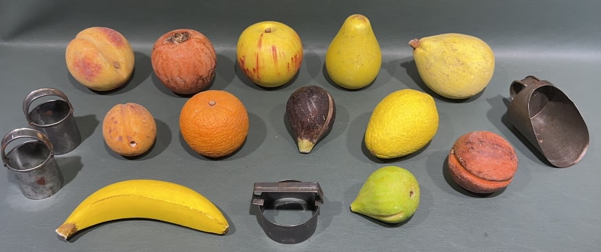 COLLECTION OF VARIOUS STONE FRUIT