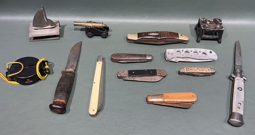 COLLECTION OF VARIOUS VINTAGE KNIVES: LARGEST 7-1/2"