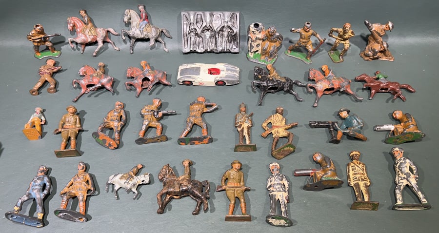 VINTAGE LEAD SOLDIERS