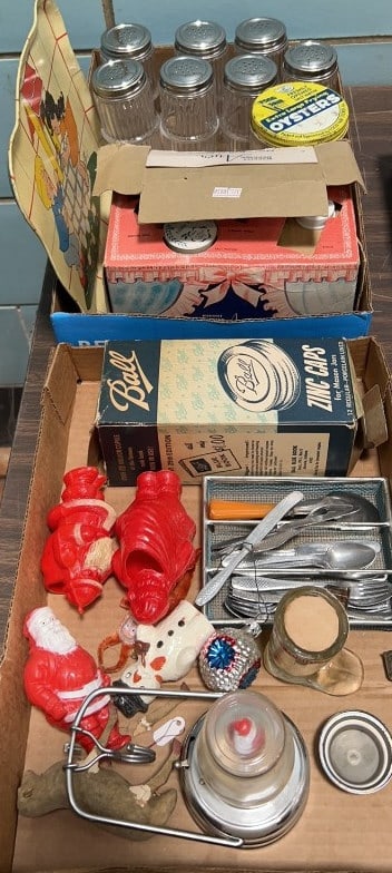 CHRISTMAS & OYSTER JAR LOT (1 of 4)
