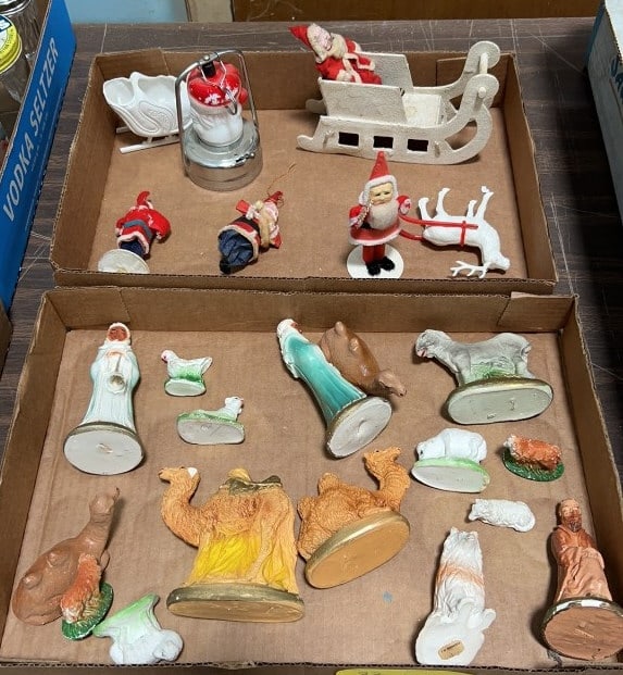 VINTAGE SANTAS & NATIVITY SET