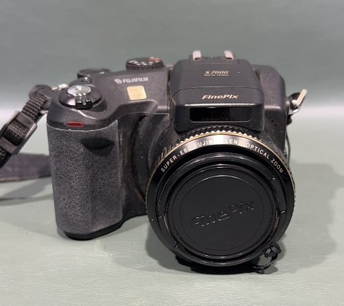 FUJI S-7000 DIGITAL CAMERA LOT