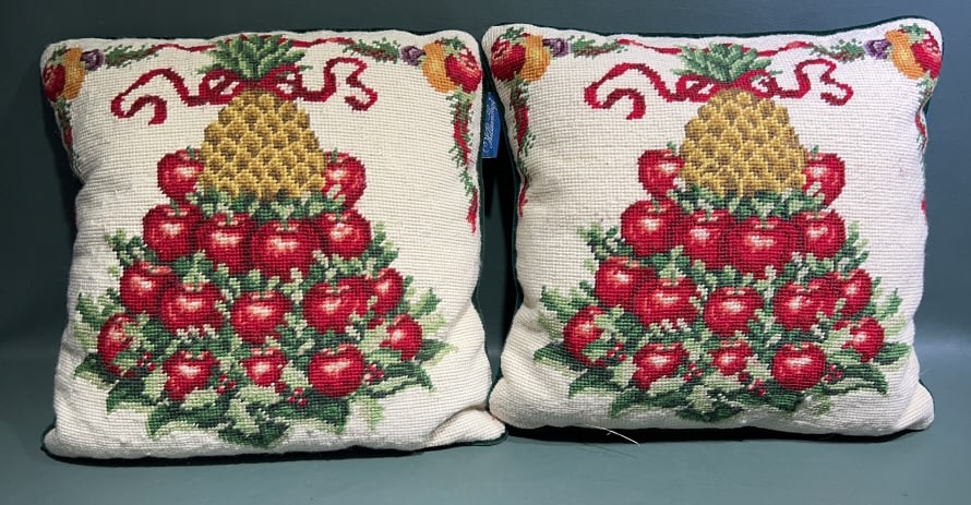 5 NEEDLEWORK CHRISTMAS PILLOWS