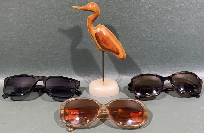 MICHAEL KORS SUNGLASSES & CARVED BIRD LOT: 6" X 2"