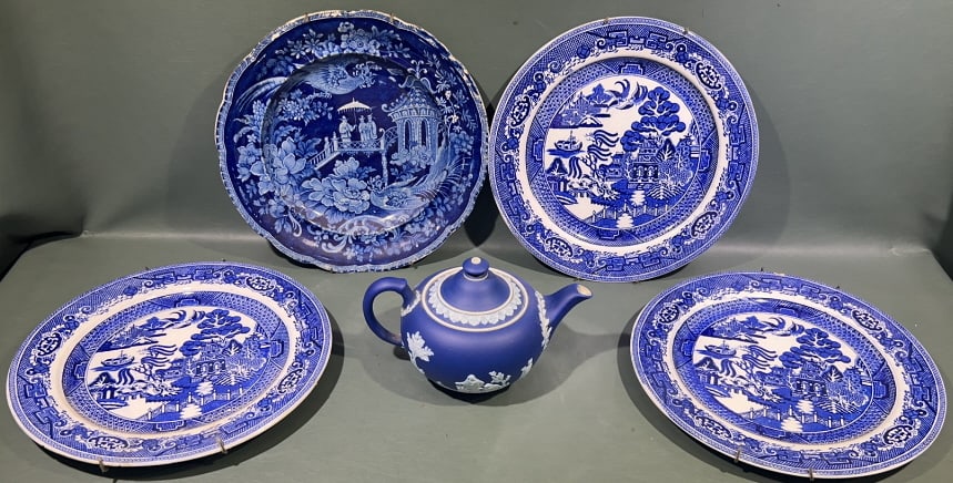 HISTORICAL BLUE PLATE, BLUE WILLOW & WEDGWOOD POT (1 of 7)
