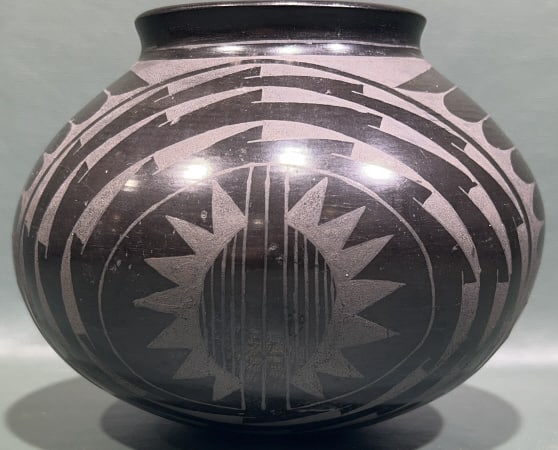 DAVID ORTIZ BLACK ON BLACK NATIVE AMERICAN POT (1 of 4)
