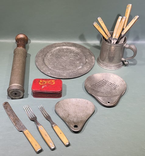 COLLECTION OF ANTIQUE PEWTER: 10"