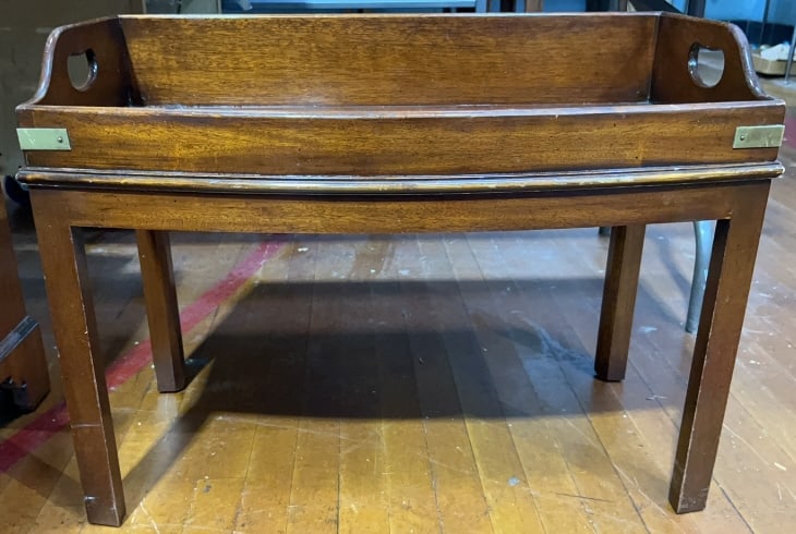 MAHOGANY BUTLER STYLE COFFEE TABLE: 28" X 16" X 21"