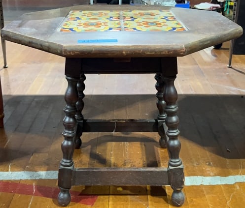 VINTAGE SPANISH REVIVAL OCTAGONAL TABLE W/ TILES: 24' X 24" X 20"