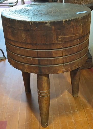 ANTIQUE ROUND BUTCHER BLOCK: 25-1/2" X 33"