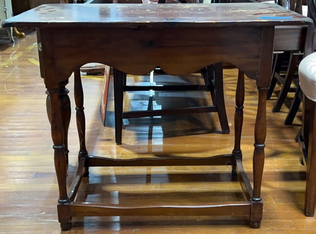 ANTIQUE PINE TAVERN TABLE W/ STRECHER BASE (1 of 3)