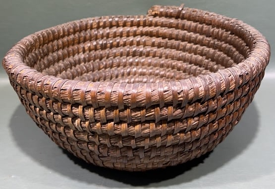 ANTIQUE RYE COILED BASKET (1 of 4)