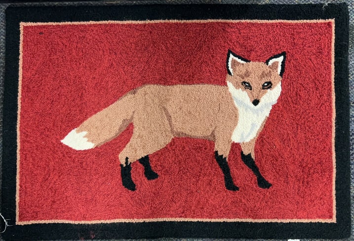 FOX HOOKED RUG: 3' X 2'