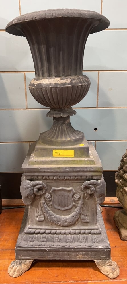 CAST ALLUMINUM 1 PC GARDEN URN (1 of 4)