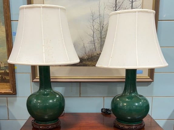 PR CHINESE GREEN PORCELAIN VASE LAMPS: 31" TALL