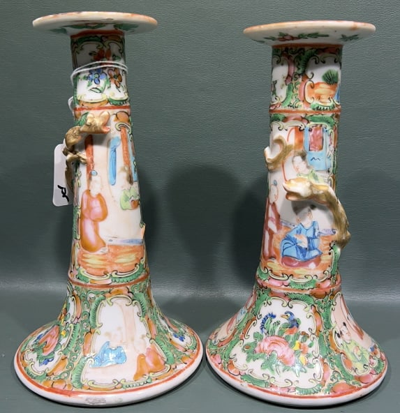 PR ROSE MEDALLION CANDLESTICKS W/GOLD DRAGONS: 7.5" TALL