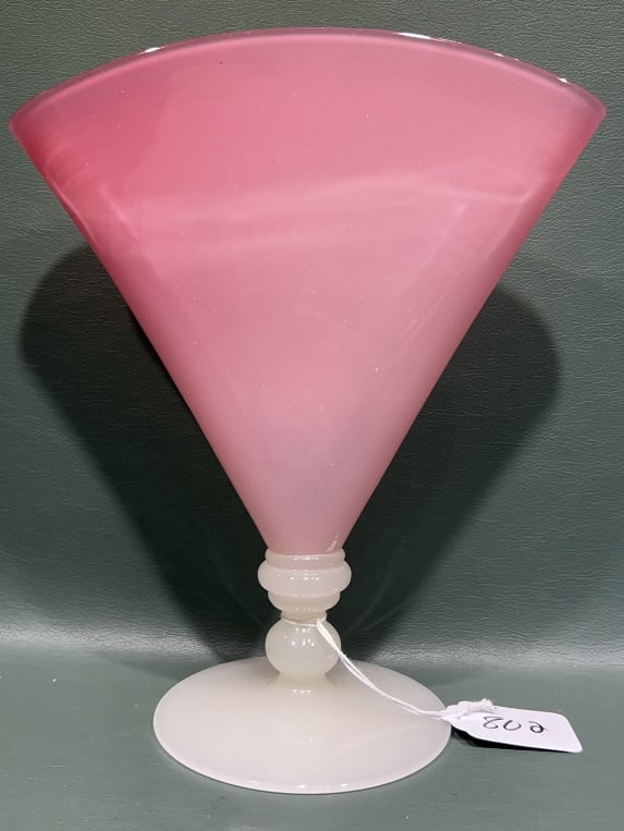 STEUBEN ROSALINE ARTGLASS FAN VASE: 8.5" X 7"