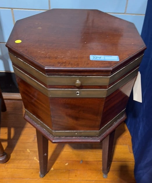 ANT. CONTINENTAL MAHOGANY CELLARETTE ON LEGS: 28" X18"