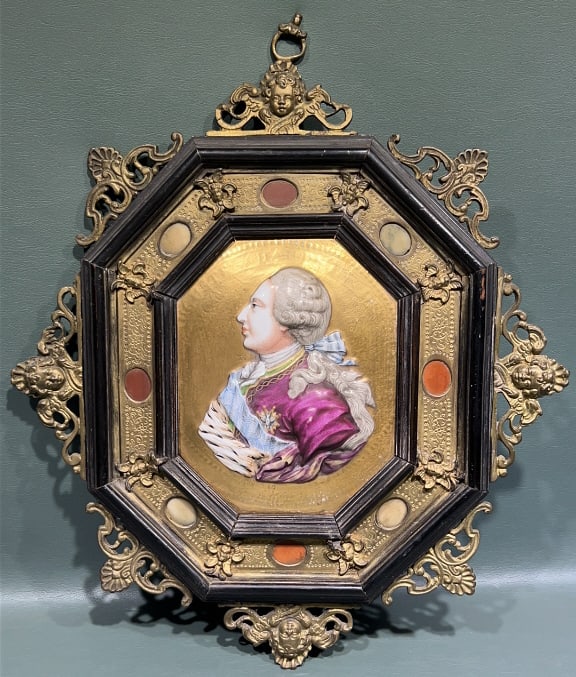 CAPODIMONTE PORCELAIN PLAQUE OF LOUIS XVI (1 of 7)